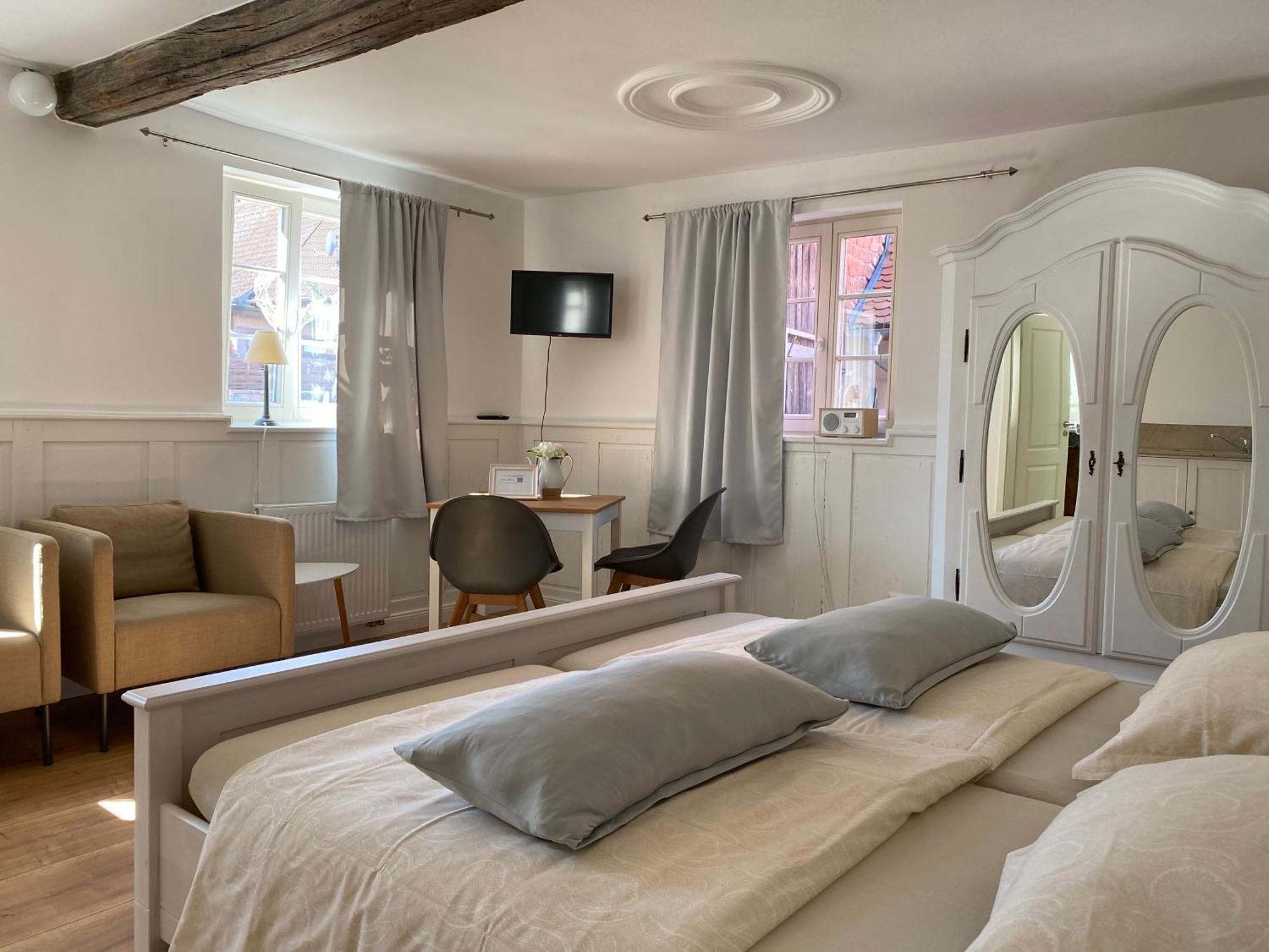 Sonnenhof 1737 - Ferienzimmer & Apartments Barbelroth Екстер'єр фото